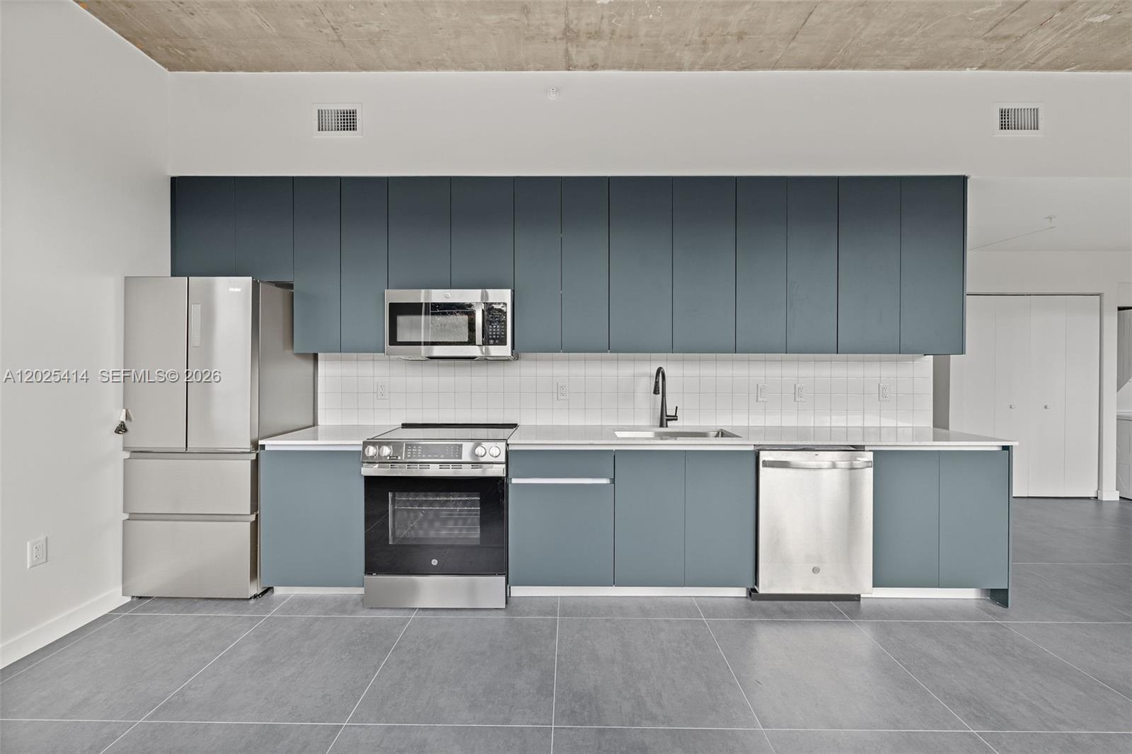 NORTHERN BLVD TRACK - Residential Lease