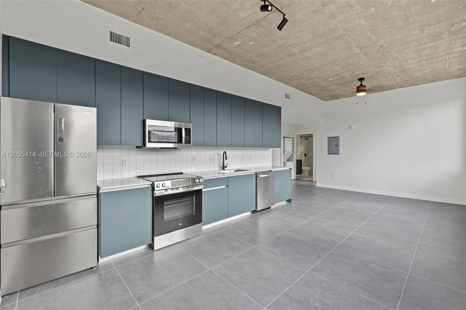 NORTHERN BLVD TRACK - Residential Lease