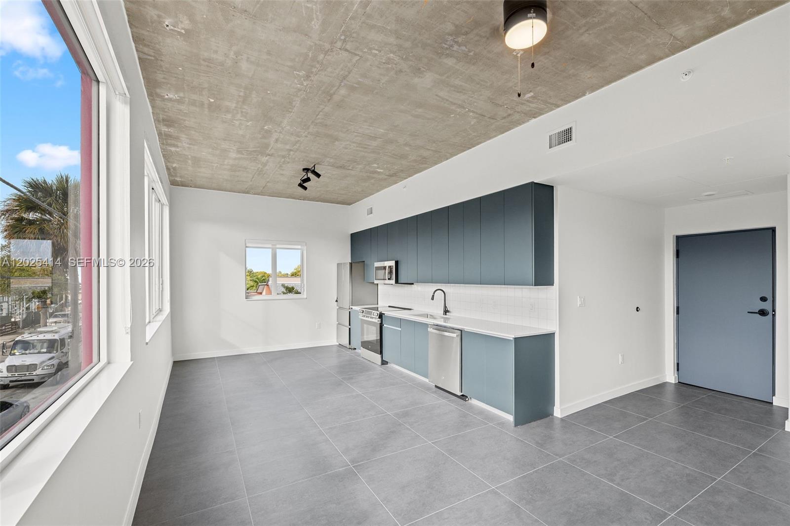NORTHERN BLVD TRACK - Residential Lease