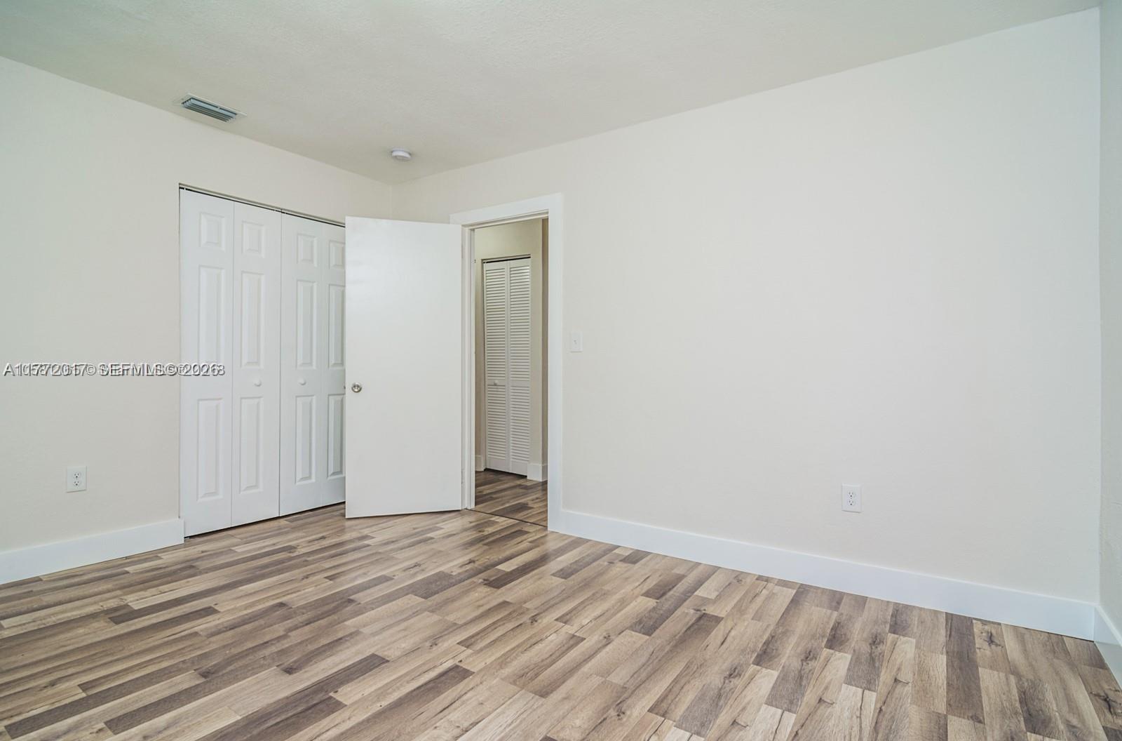 HOLLYWOOD LITTLE RANCHES - Residential
