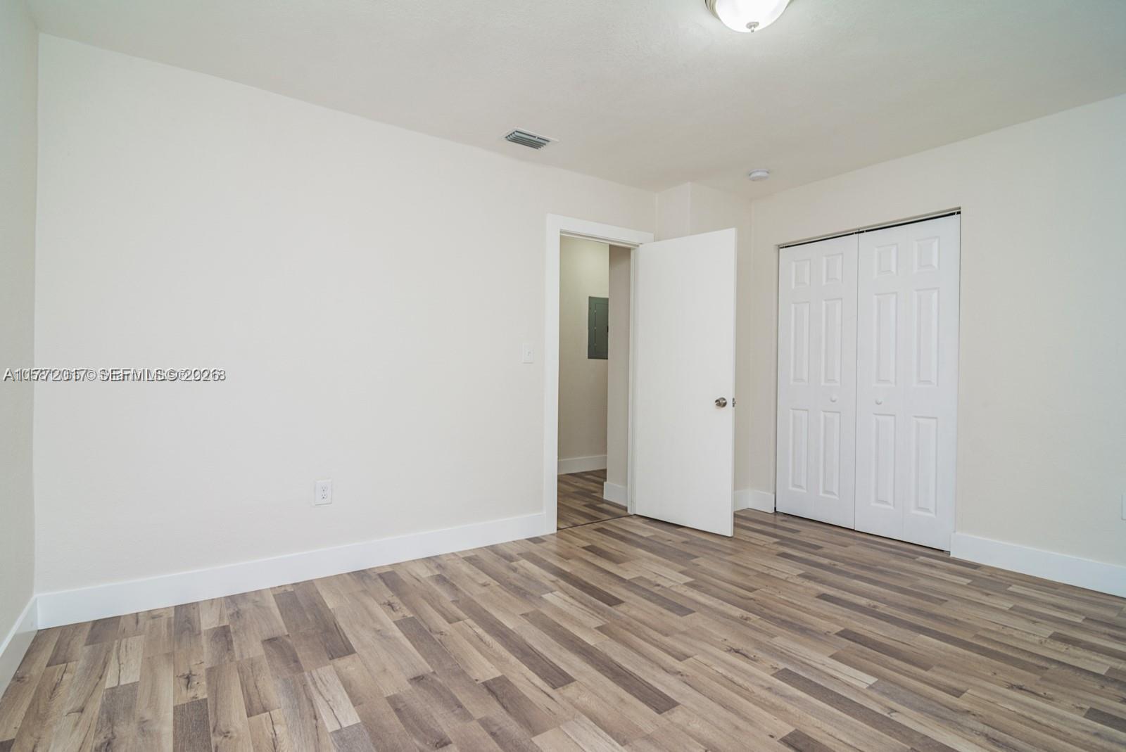 HOLLYWOOD LITTLE RANCHES - Residential