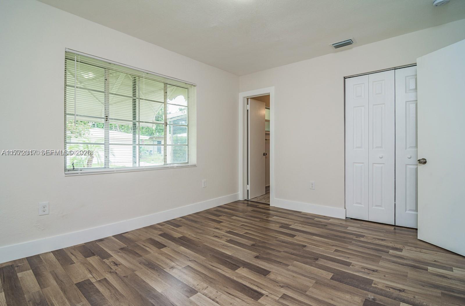 HOLLYWOOD LITTLE RANCHES - Residential