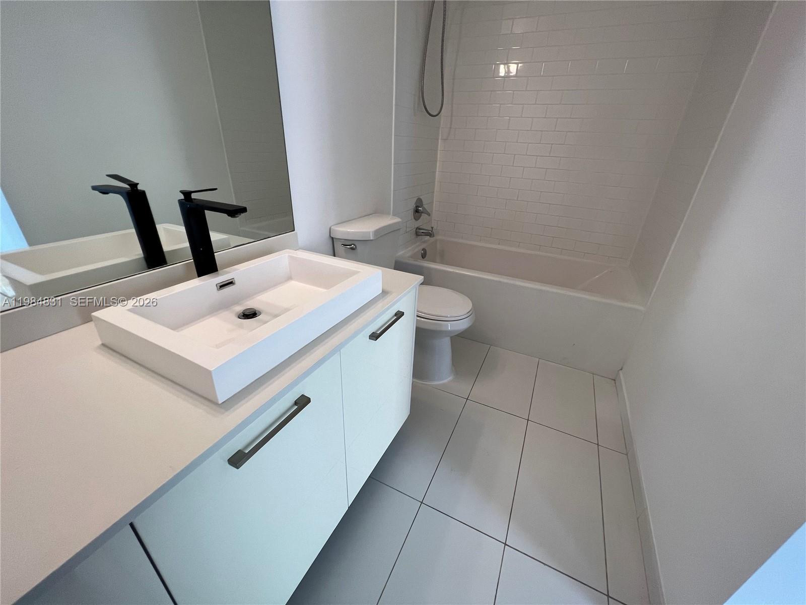 CENTRO CONDO - Residential Lease
