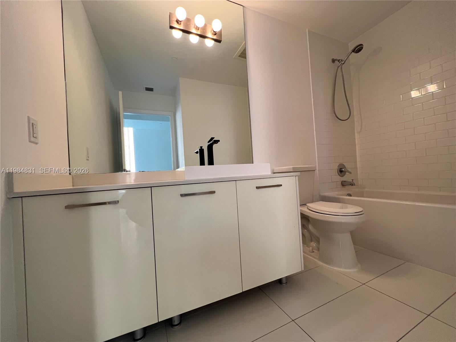 CENTRO CONDO - Residential Lease