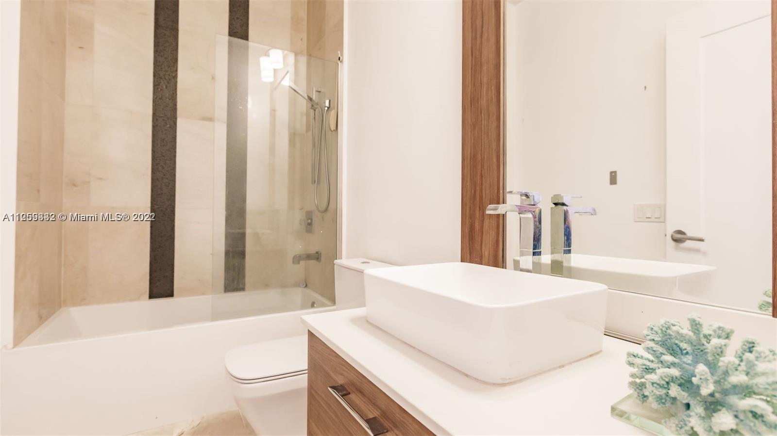 THE CRIMSON CONDO - Residential Lease