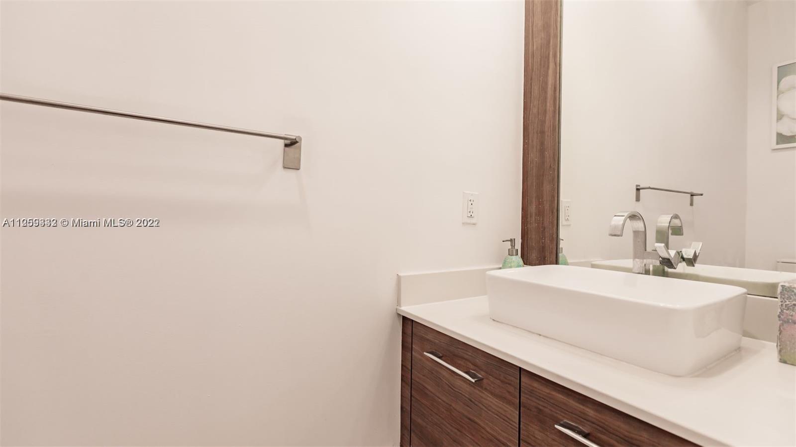 THE CRIMSON CONDO - Residential Lease