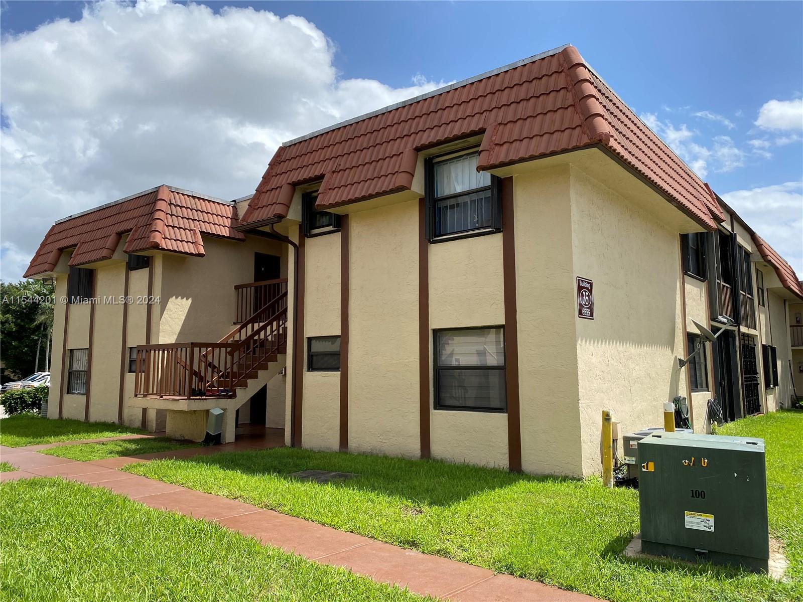 2 bedroom and 2 bathroom, 1st floor unit, updated kitchen, tile flooring throughout, washer and dryer inside unit centrally located near Palmetto 826, shopping center, school, restaurants, mall.