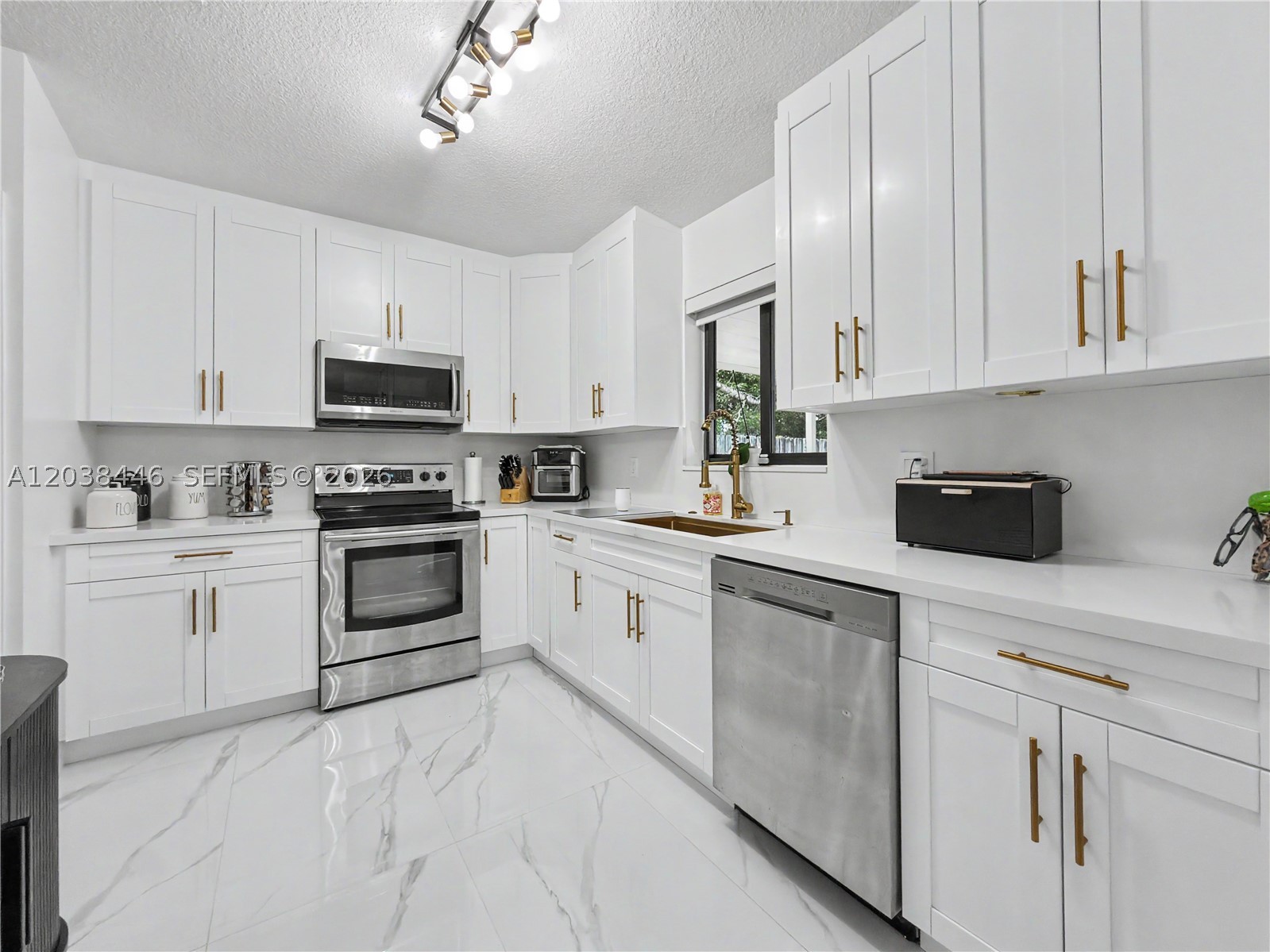 HAINLIN MILL ESTATES SEC - Residential