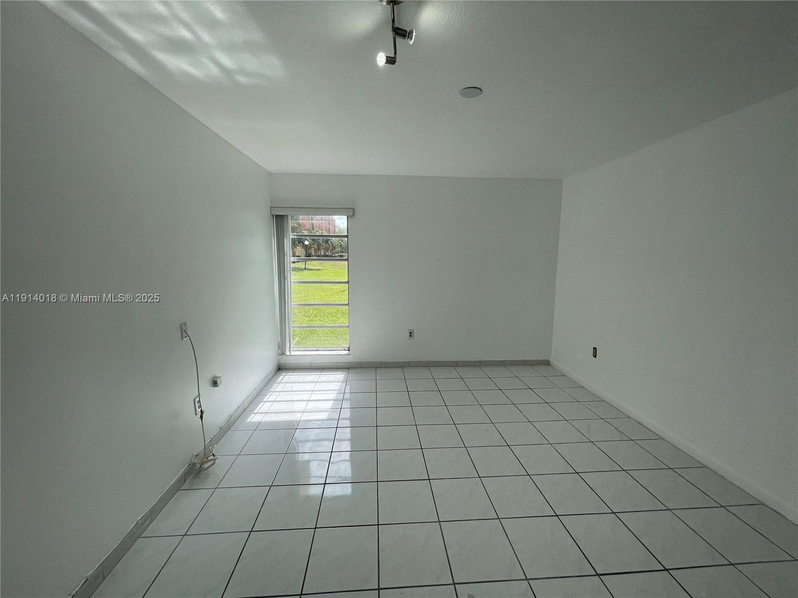 SUNSET VILLAS NO 3 CONDO - Residential