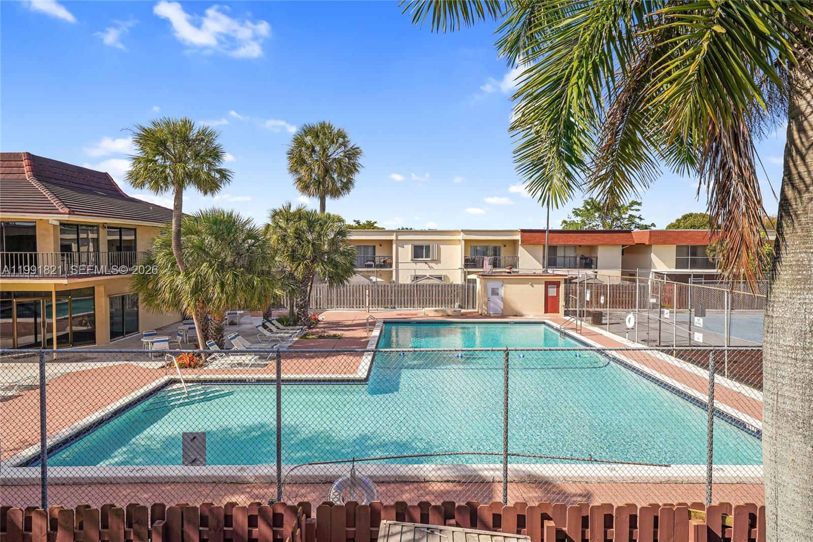 BRENTWOOD WEST TOWNHOUSES - Residential