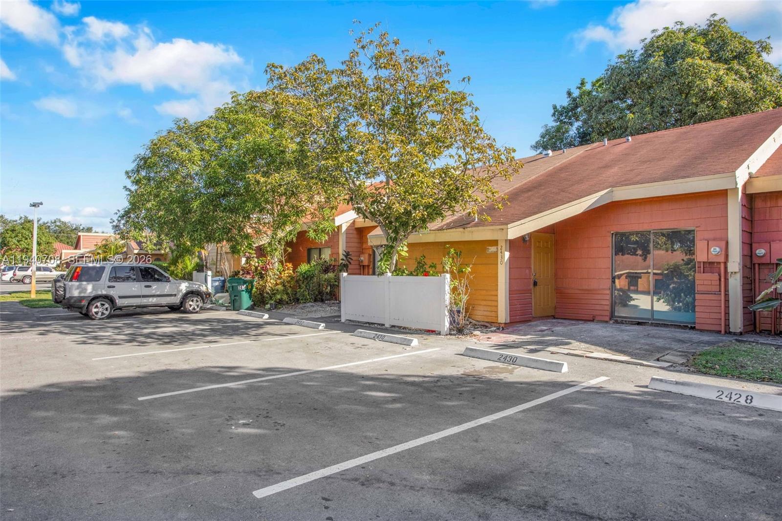 ORCHARD LAKE TOWN HOUSES - Residential