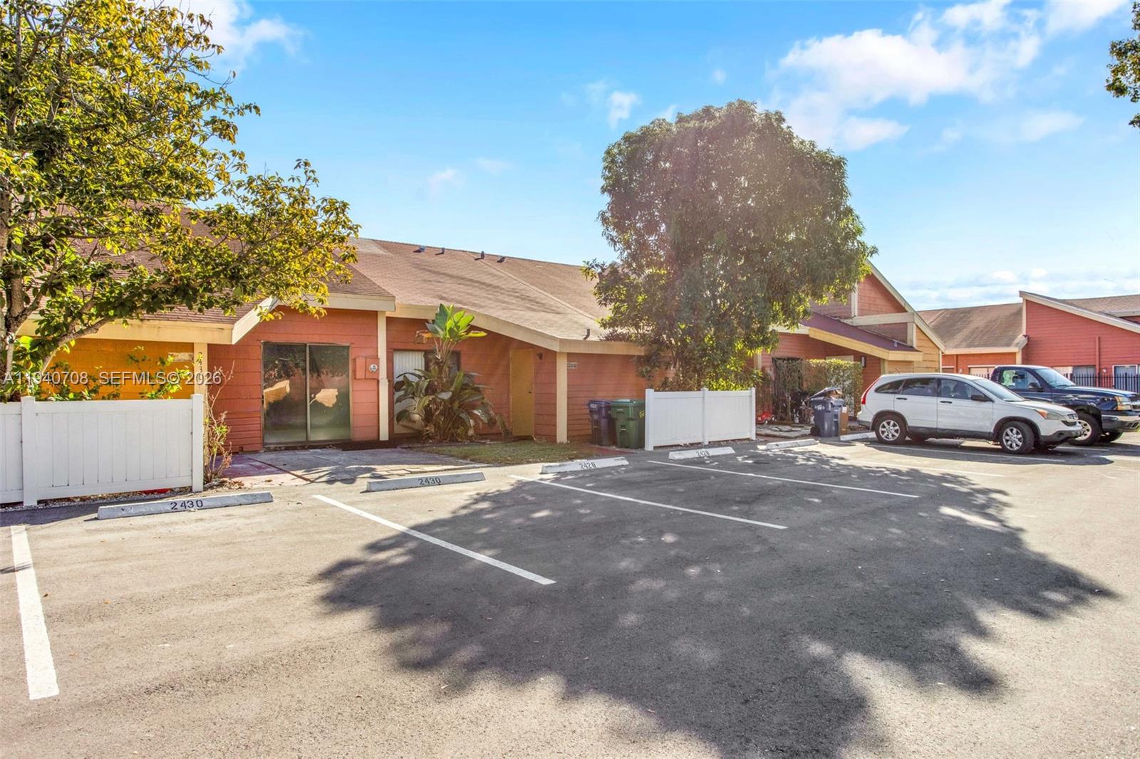 ORCHARD LAKE TOWN HOUSES - Residential