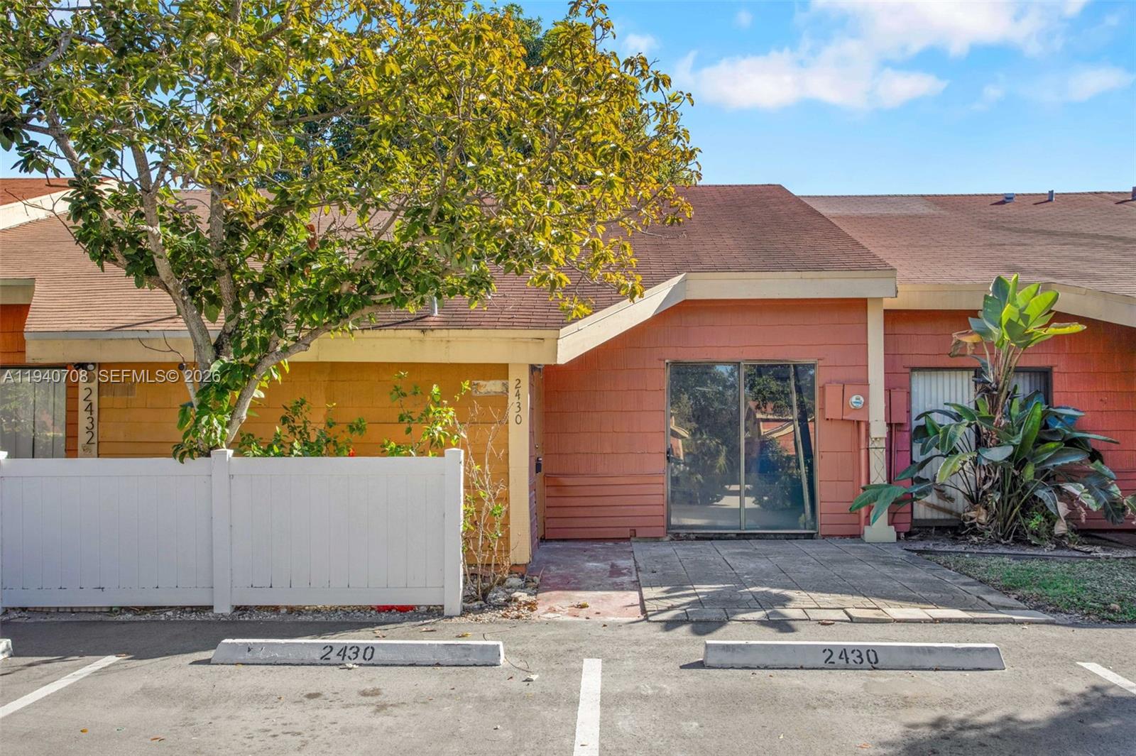 ORCHARD LAKE TOWN HOUSES - Residential