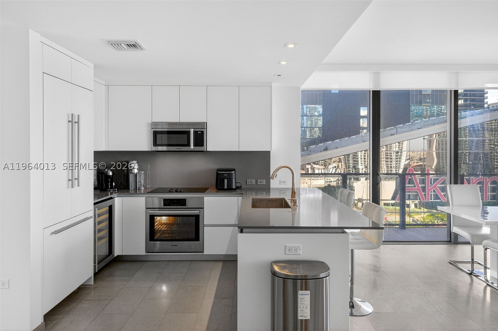 REACH CONDO - Residential