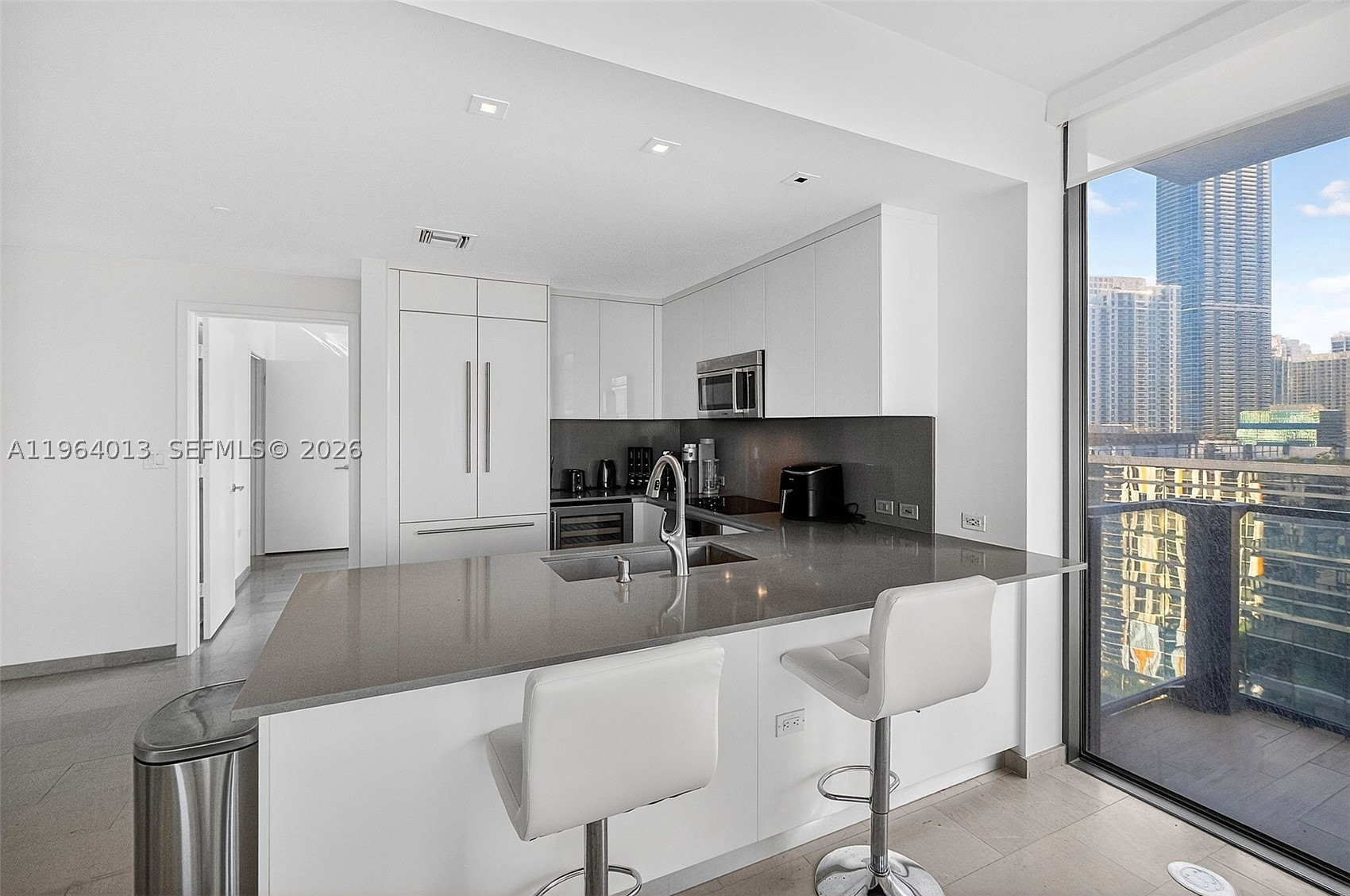 REACH CONDO - Residential