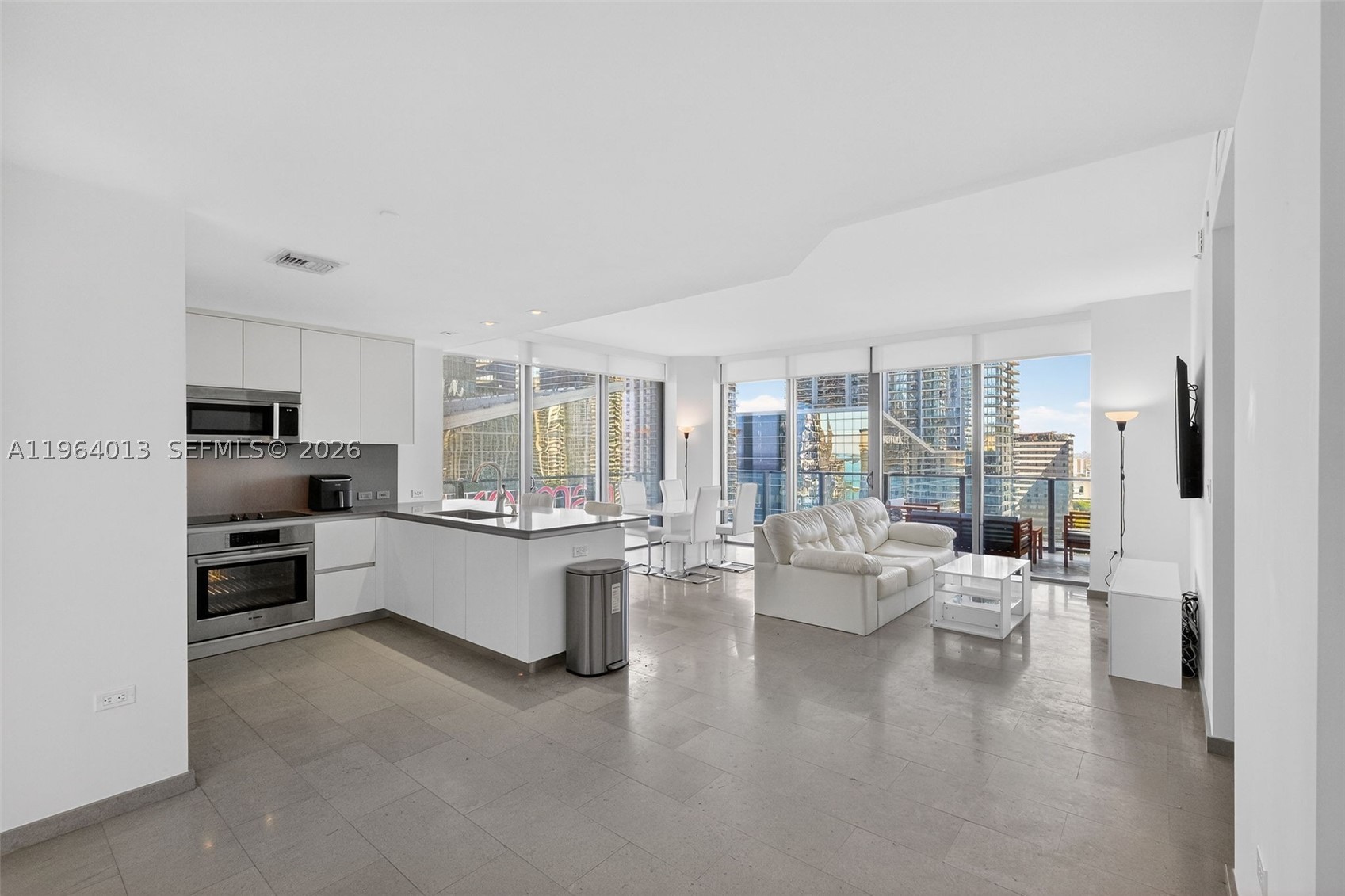 REACH CONDO - Residential