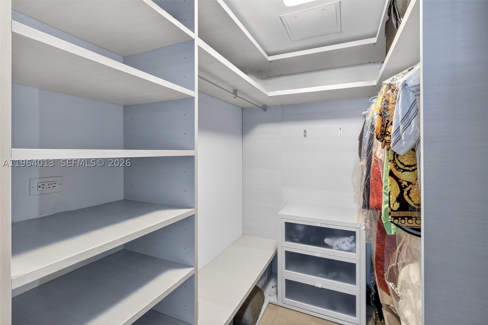 REACH CONDO - Residential