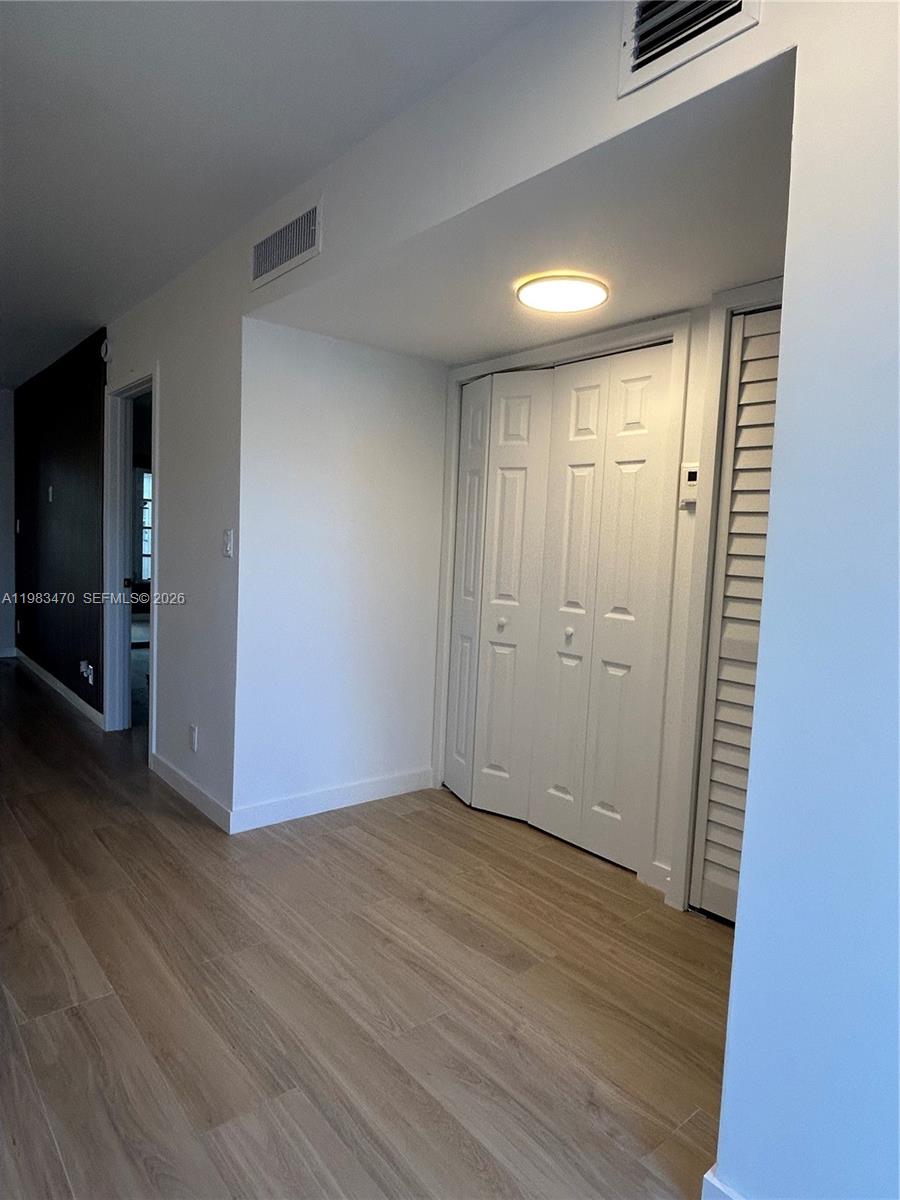 APPLEGREEN CONDO APTS 1 - Residential