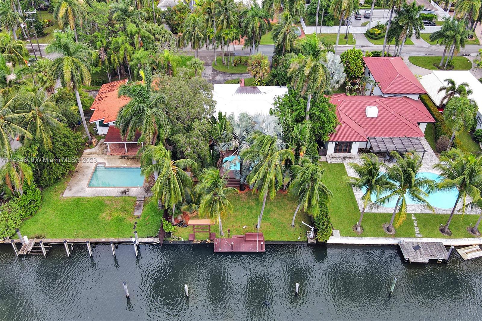 BELLE MEADE ISLAND - Residential