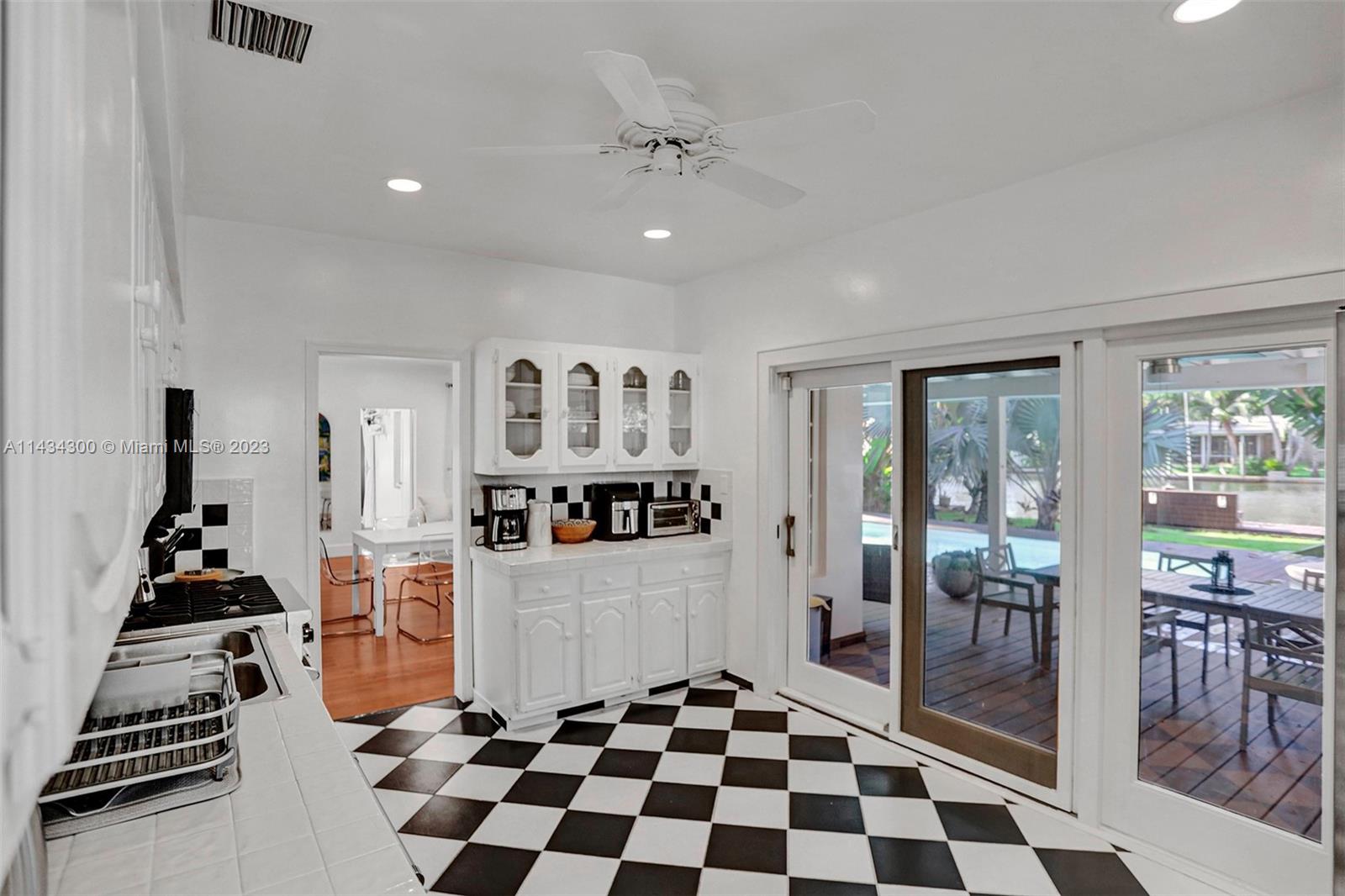 BELLE MEADE ISLAND - Residential