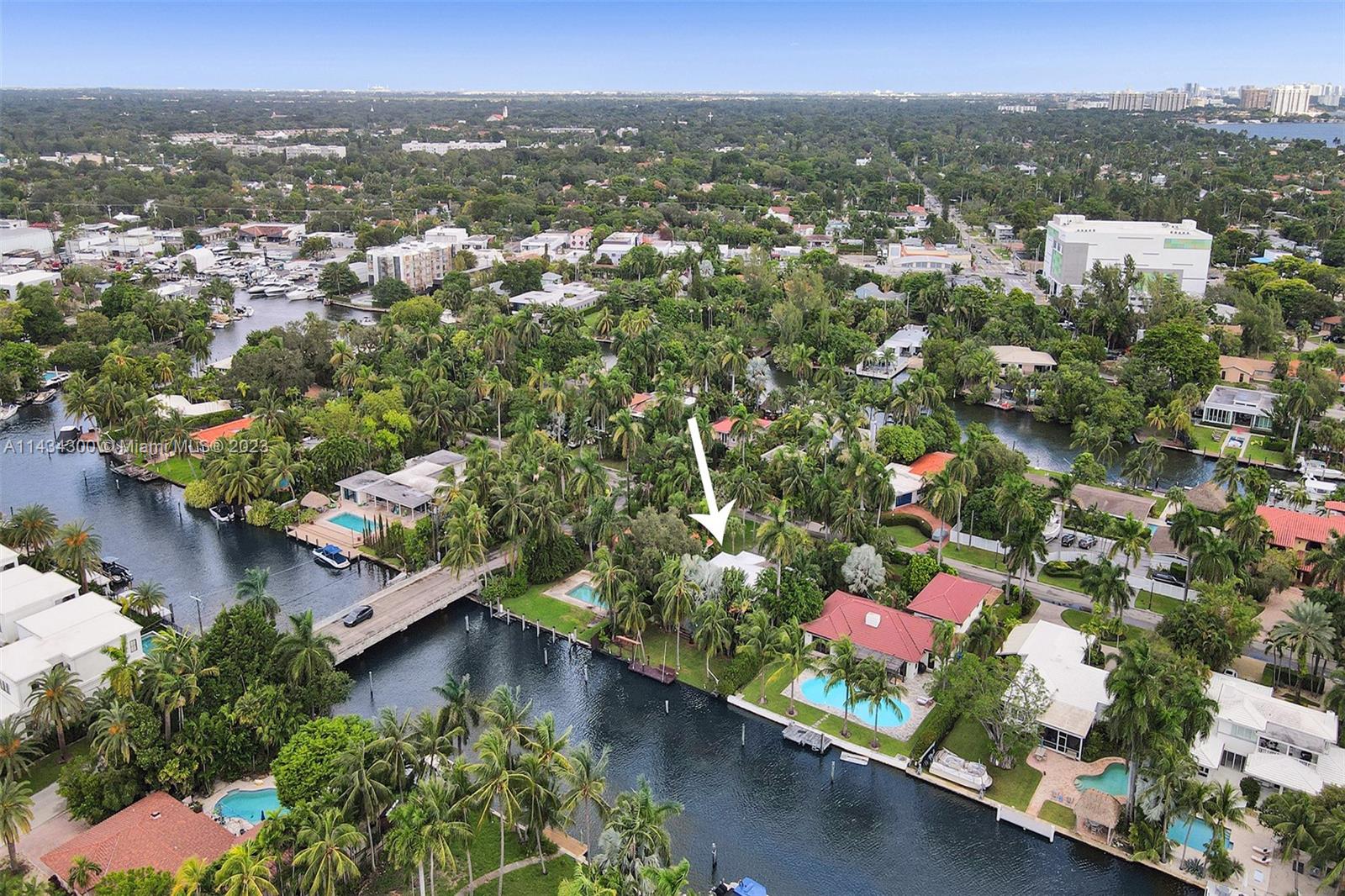BELLE MEADE ISLAND - Residential
