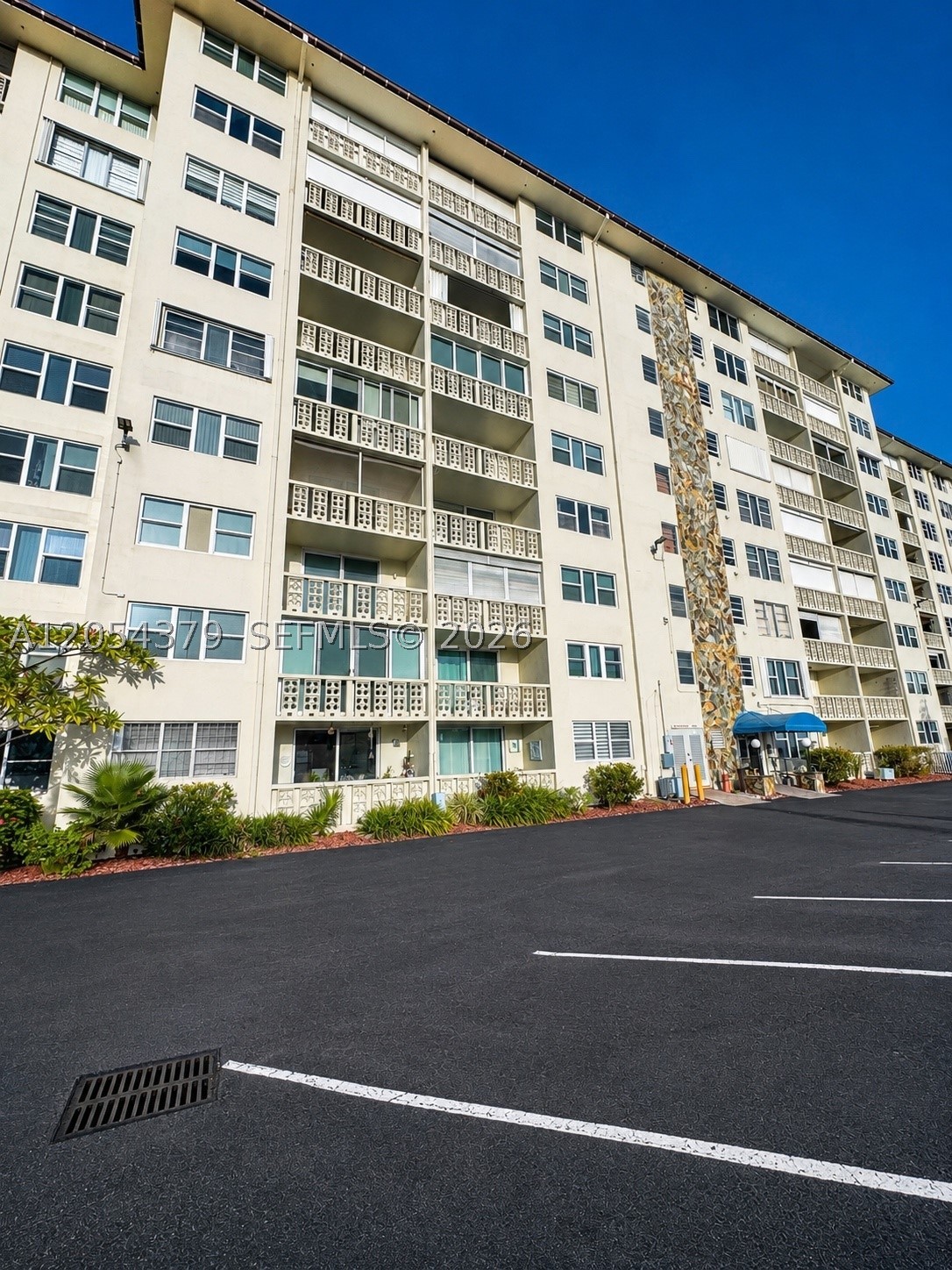 ISLANDS-MARTINIQUE CONDO - Residential Lease