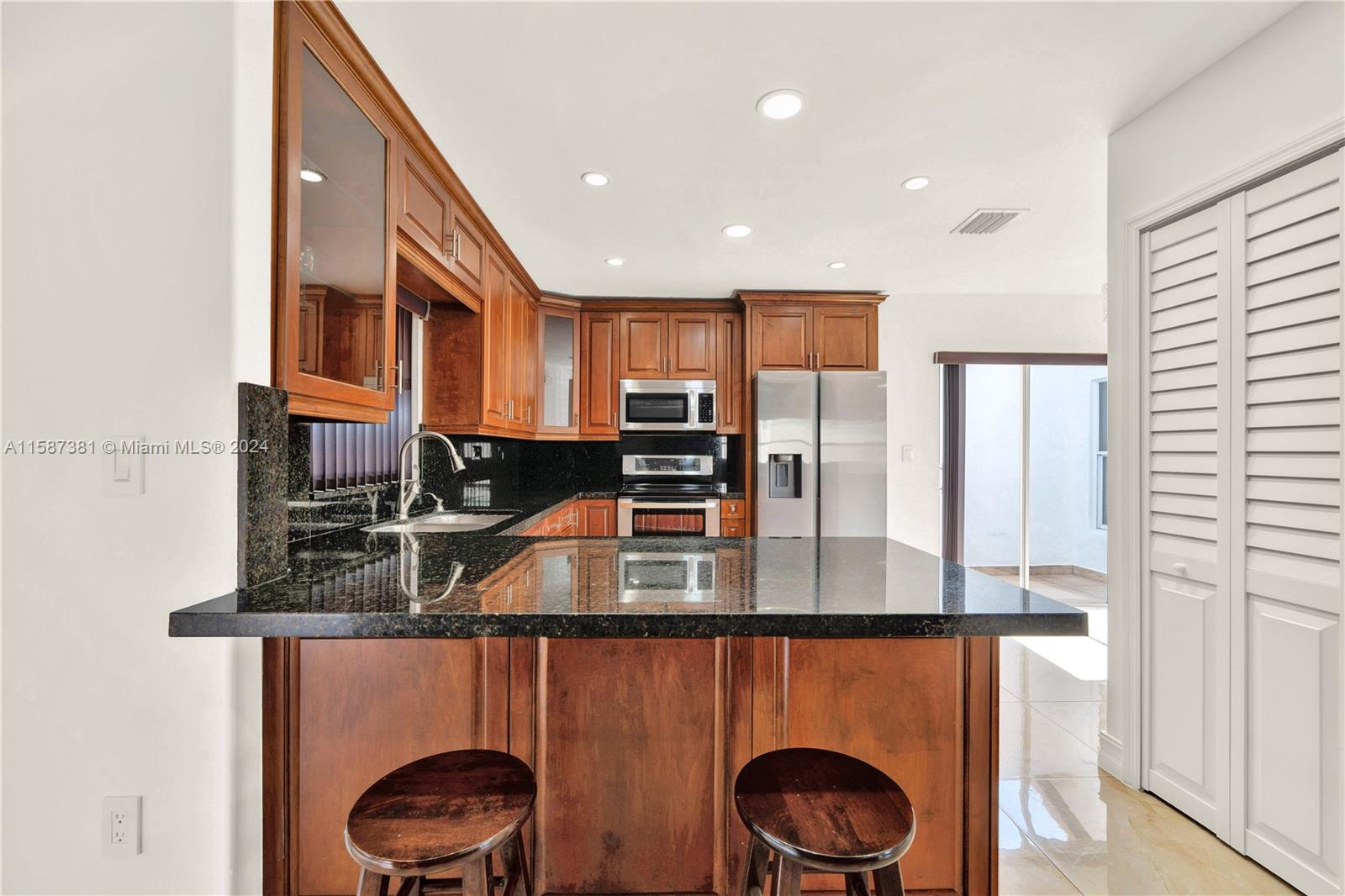 SHOMA HOMES AT TAMIAMI IV - Residential Lease