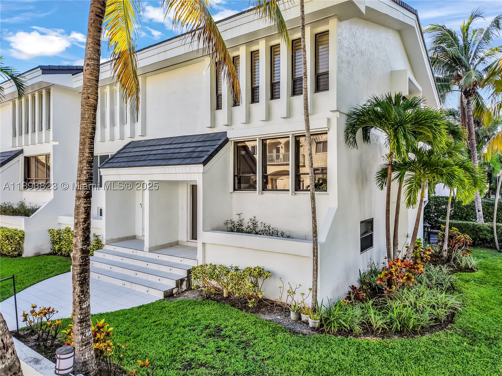 BAY HARBOR TOWNHOUSES CON - Residential