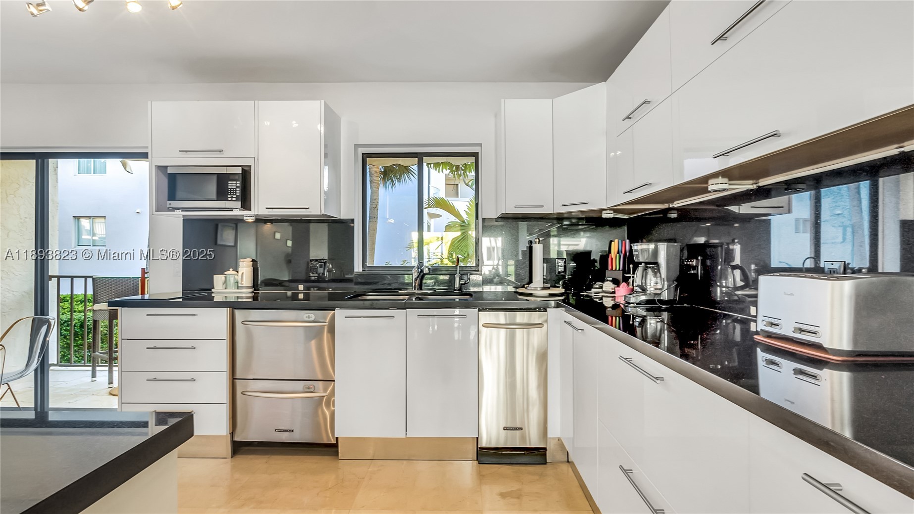 BAY HARBOR TOWNHOUSES CON - Residential