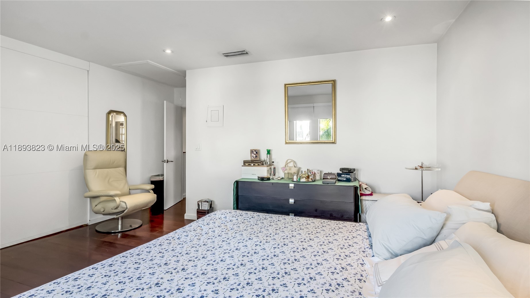 BAY HARBOR TOWNHOUSES CON - Residential