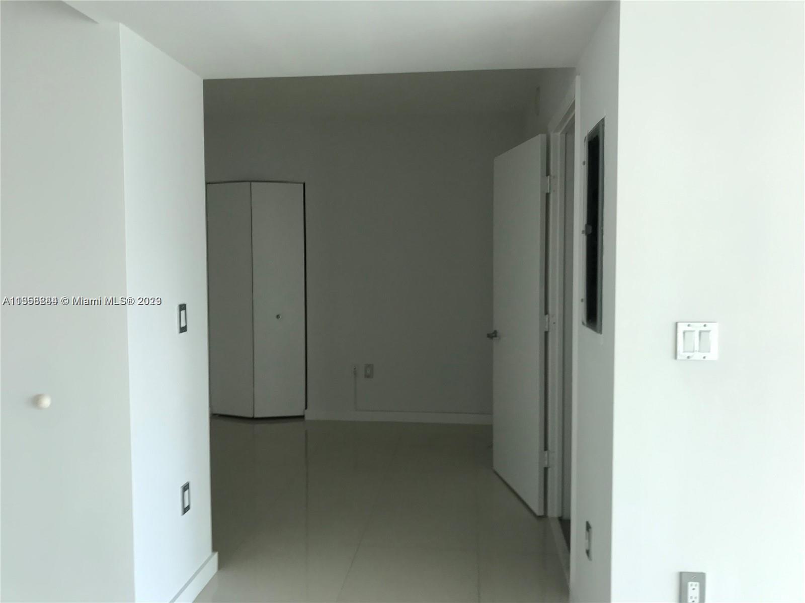MINT CONDO - Residential