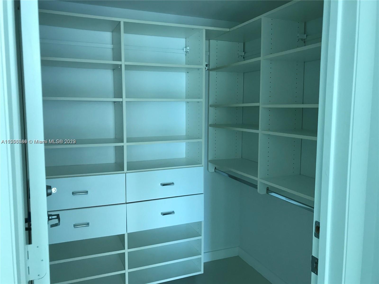MINT CONDO - Residential