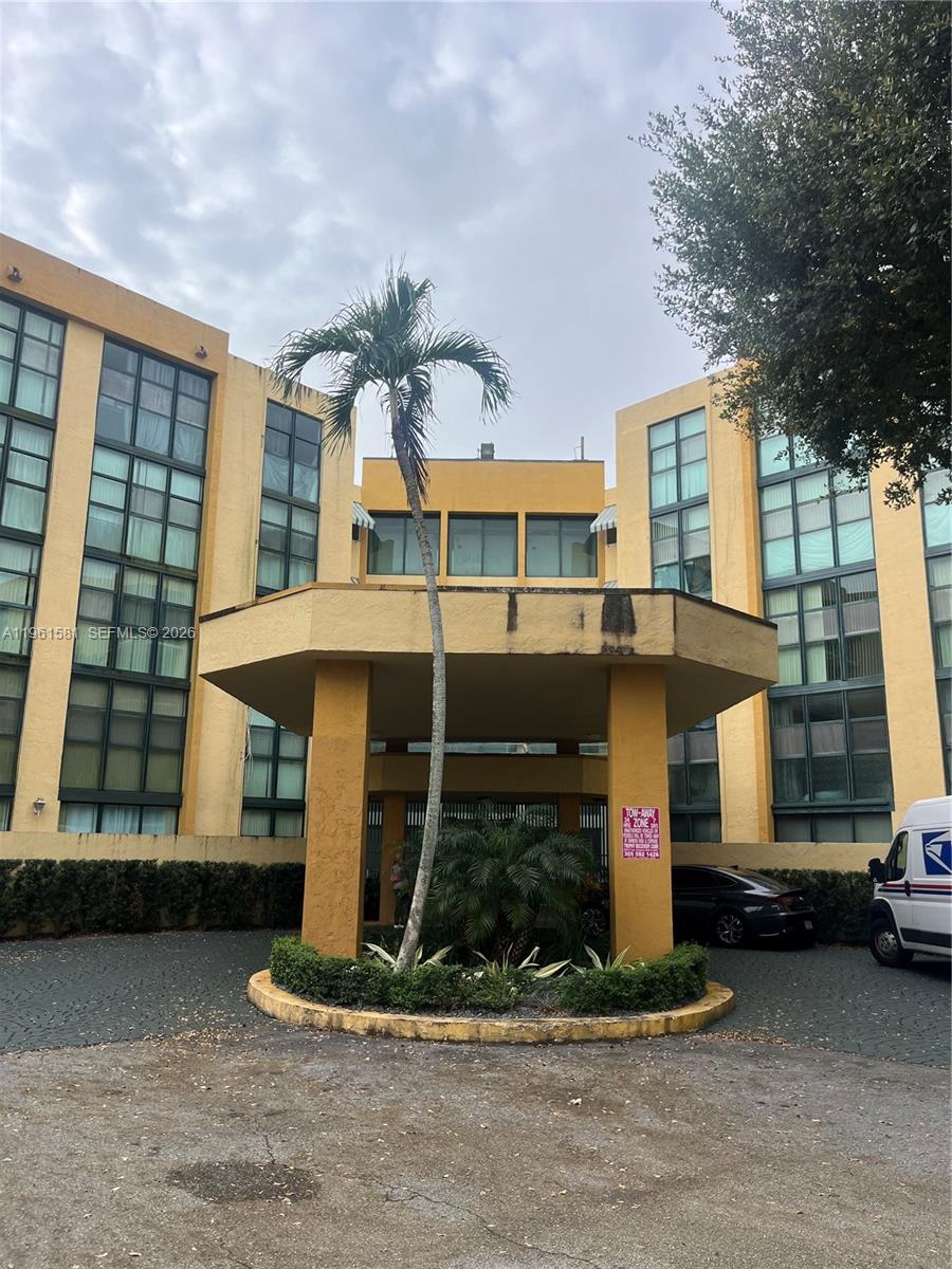 INTERNATIONAL PARK CONDO - Residential
