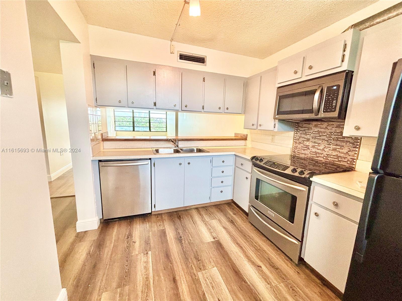 WHITEHALL CONDO OF THE LA - Residential