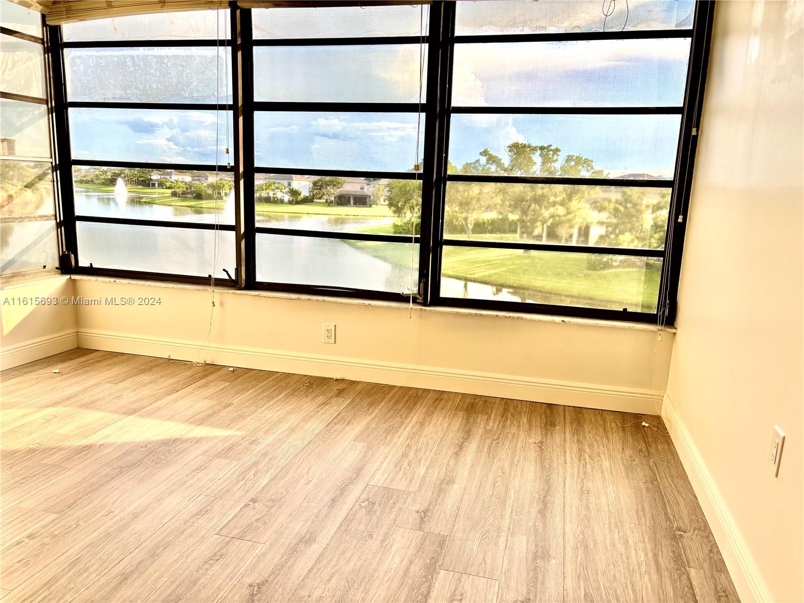 WHITEHALL CONDO OF THE LA - Residential