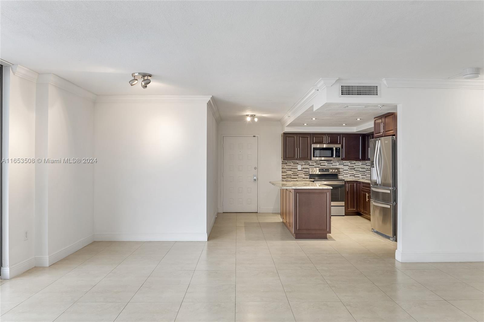 LE TRIANON CONDO - Residential Lease