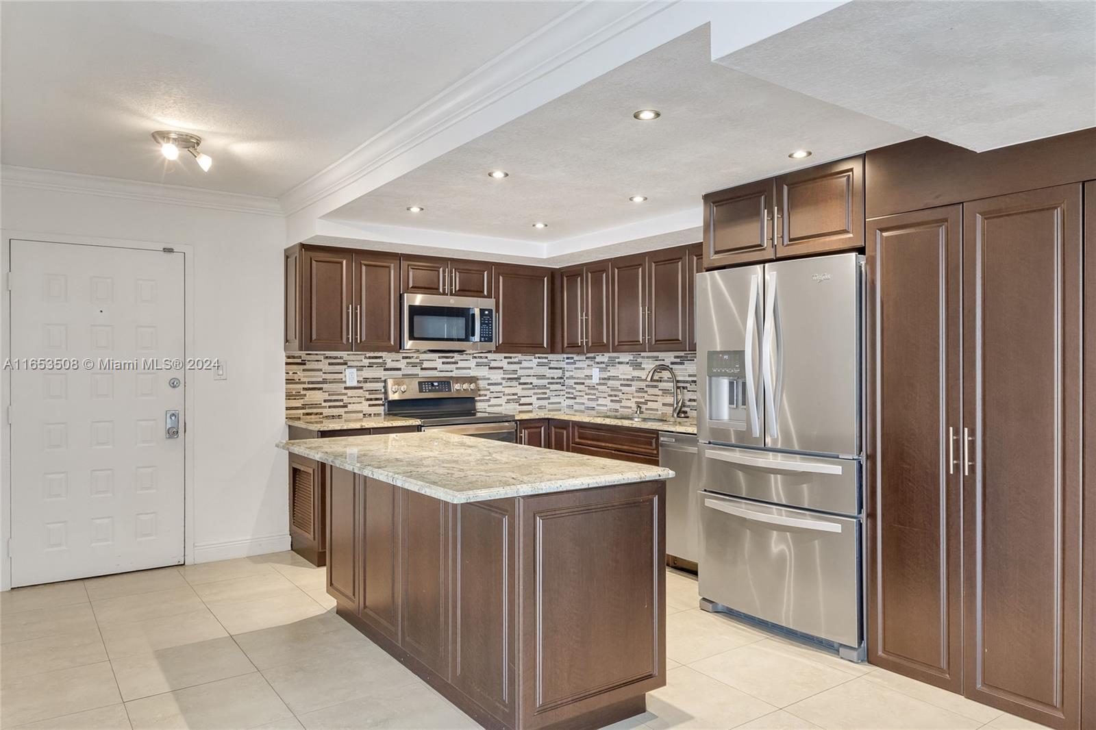 LE TRIANON CONDO - Residential Lease