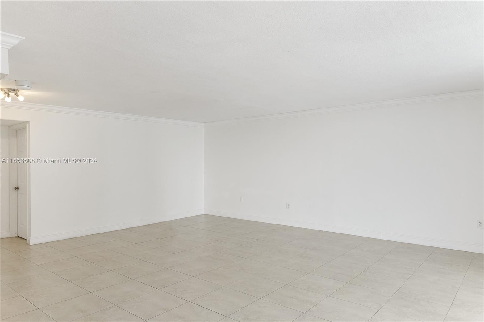 LE TRIANON CONDO - Residential Lease