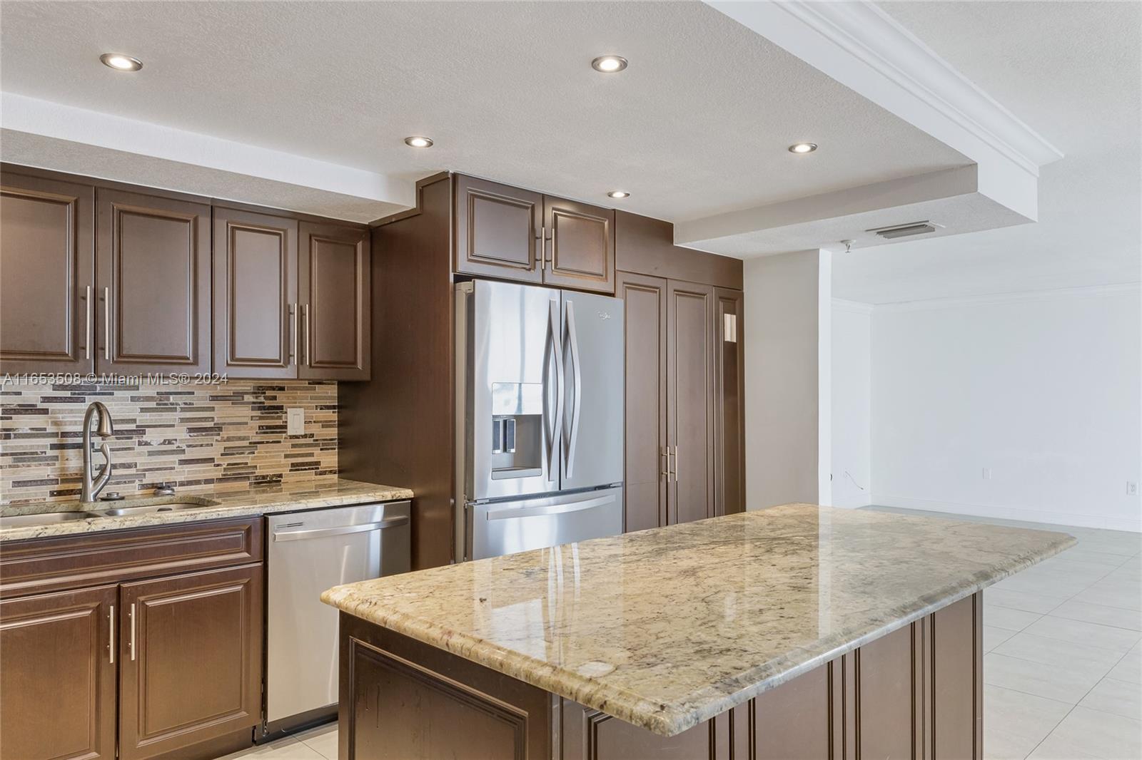 LE TRIANON CONDO - Residential Lease