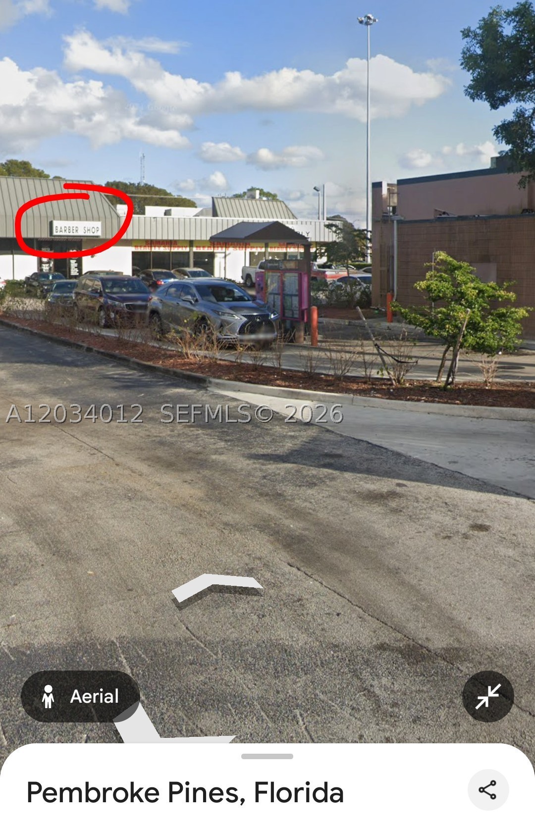 Main image without alt text