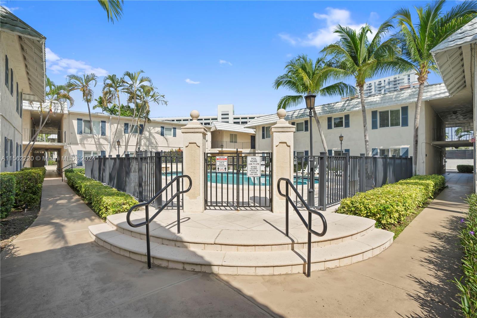 MONTEREY GARDENS OF PINEC - Residential