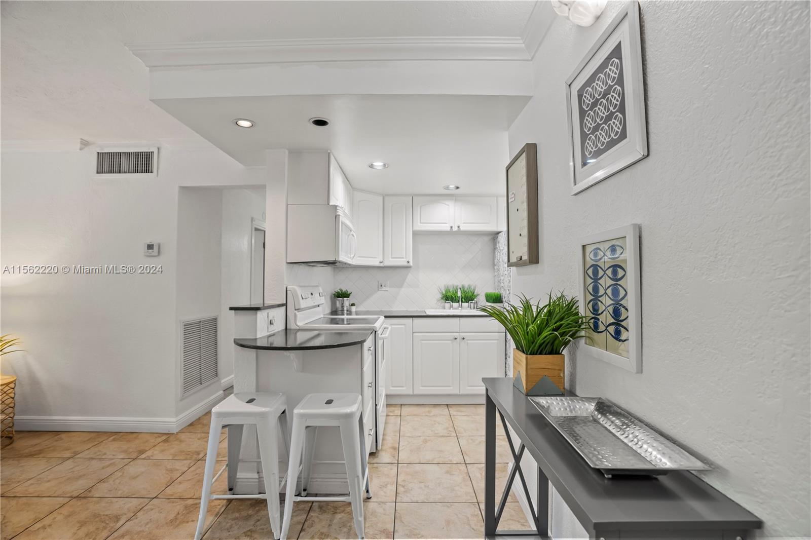 MONTEREY GARDENS OF PINEC - Residential