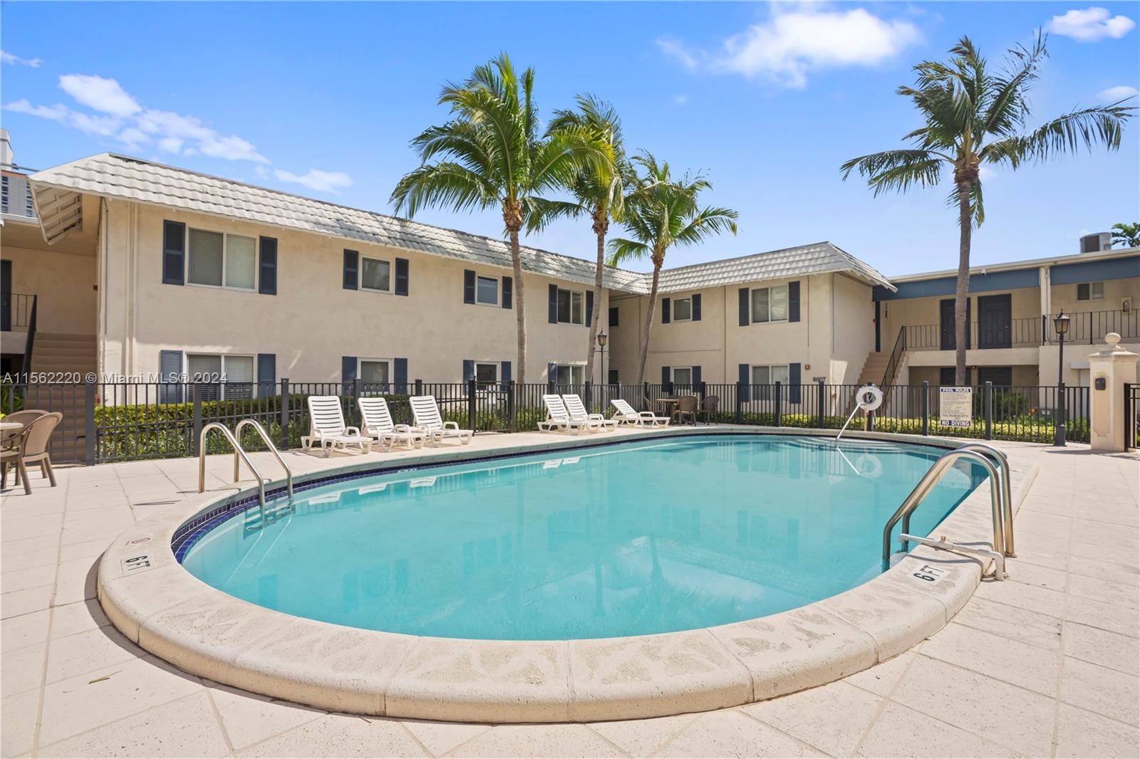 MONTEREY GARDENS OF PINEC - Residential