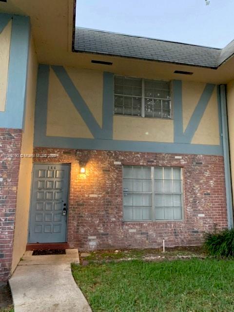 CROSS BRIAR I CONDO - Residential Lease