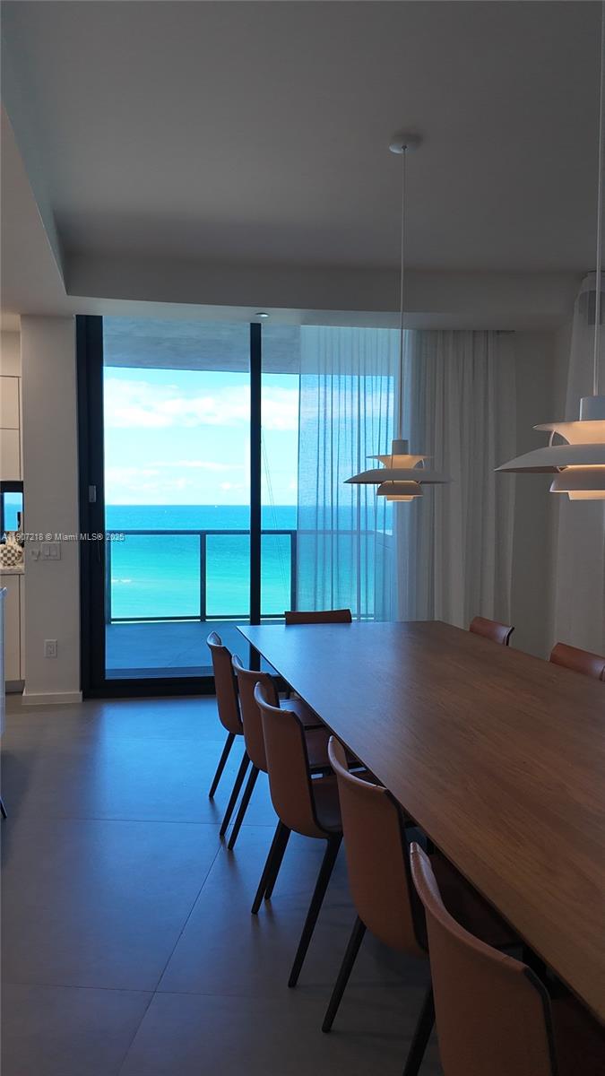 18555 COLLINS AVENUE COND - Residential