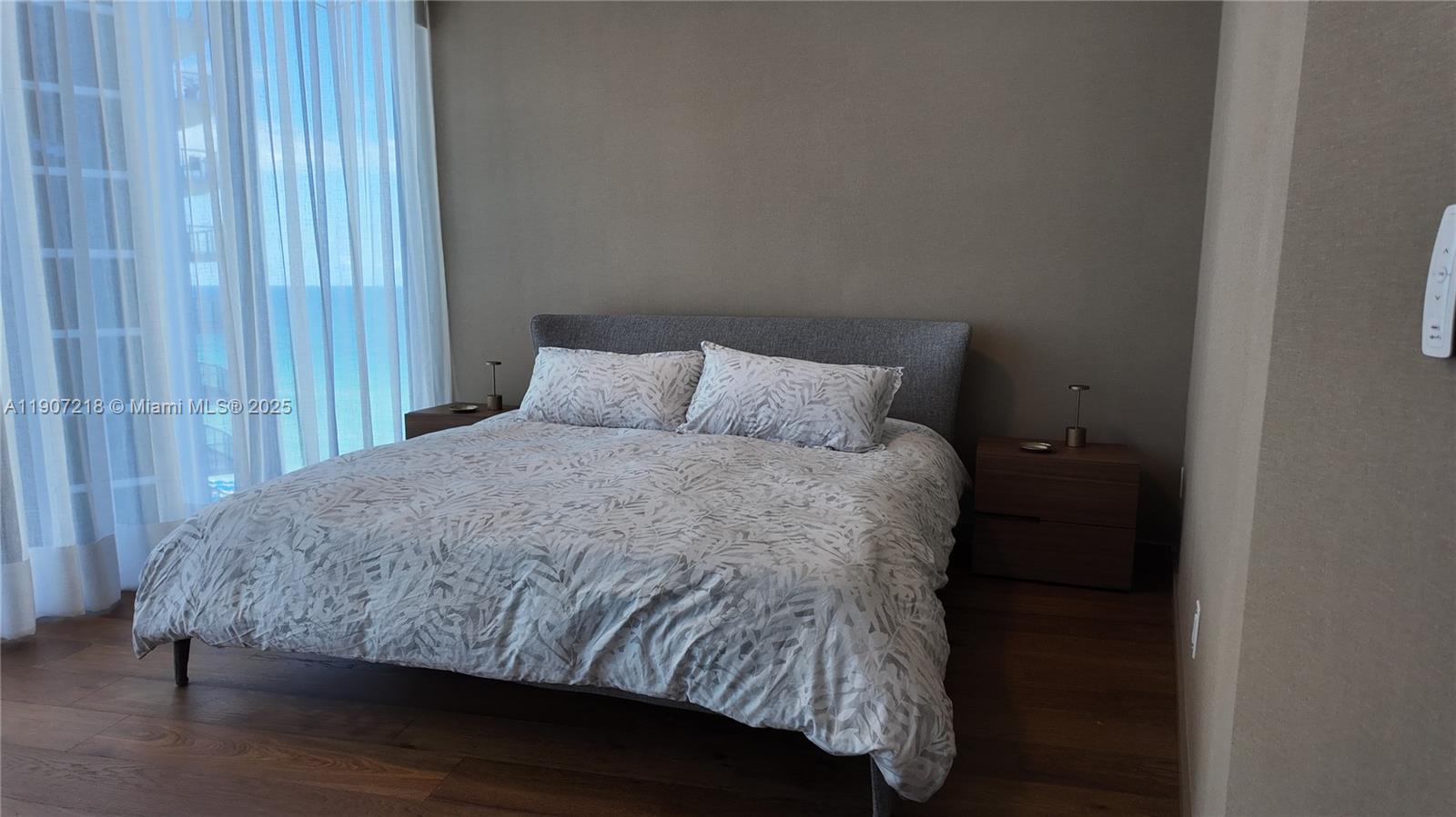 18555 COLLINS AVENUE COND - Residential