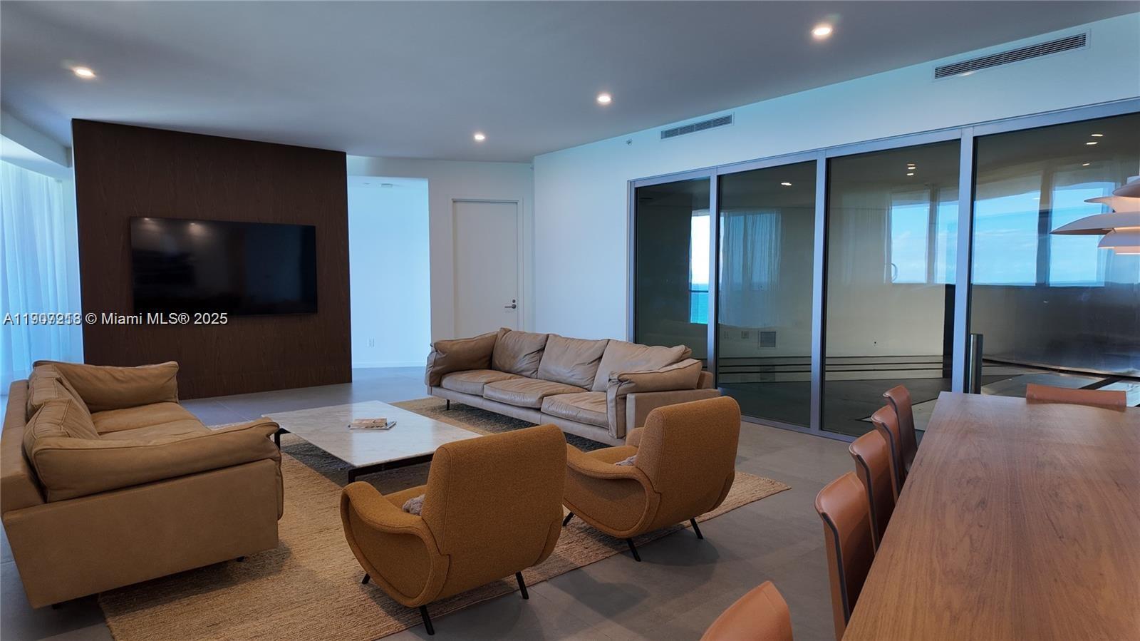 18555 COLLINS AVENUE COND - Residential