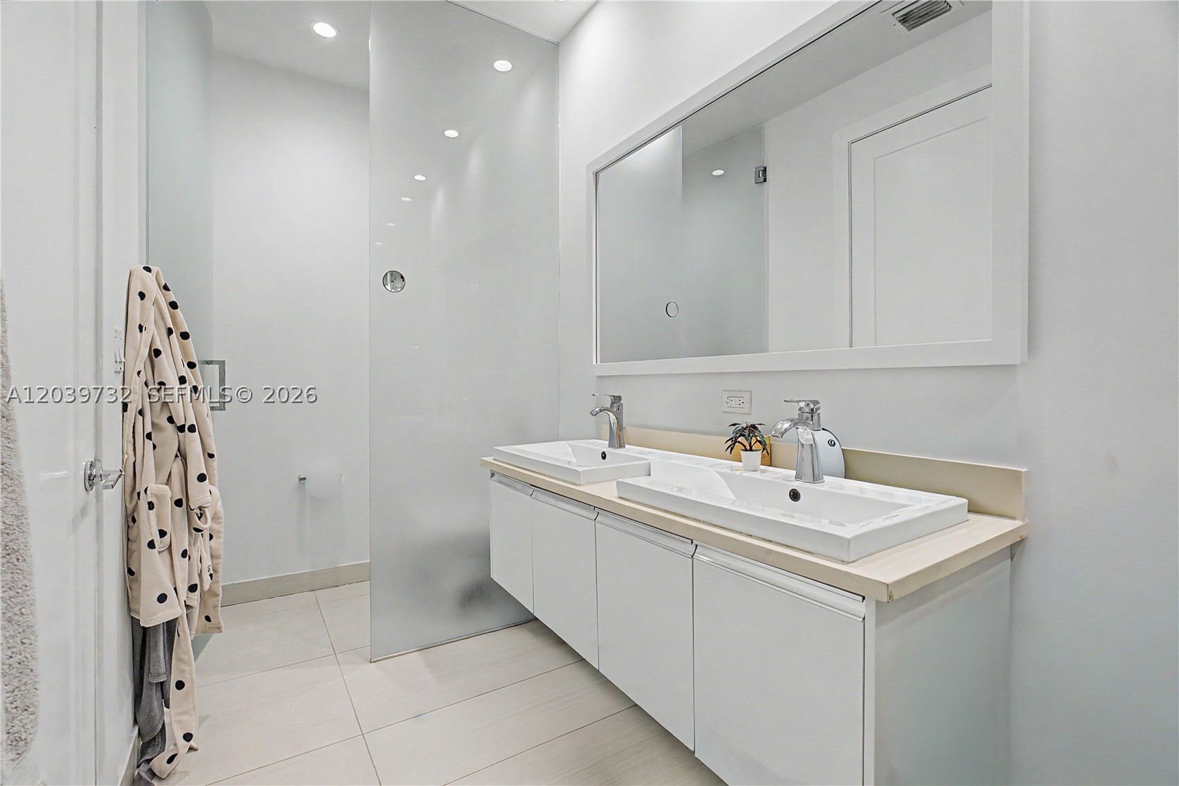 LANDMARK AT DORAL CONDO - Residential