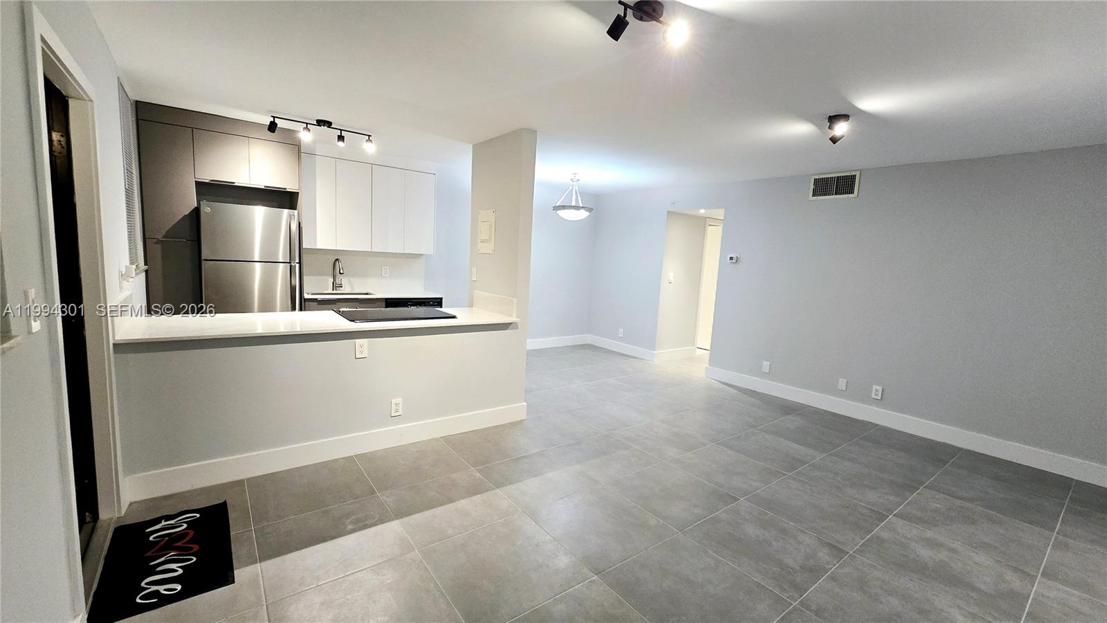 Beautiful remodeled 1 Bed 1 1/2 Bath apartment located blocks from the heart of Hollywood, minutes away from the I95, beach, shops, restaurants. Unit has lots of closet space! Ready to move in!