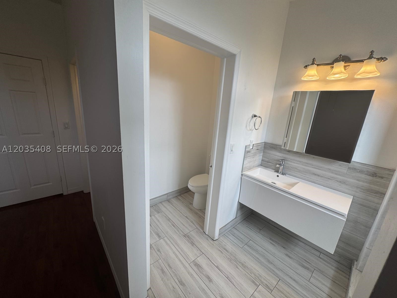 VILLAS AT HARBOR ISLES CO - Residential Lease